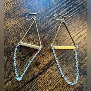 Klassy Rounds diamond shape with chain gold & white earrings. NEW
